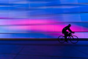 silhouette of person riding on commuter bike 623919 scaled 1